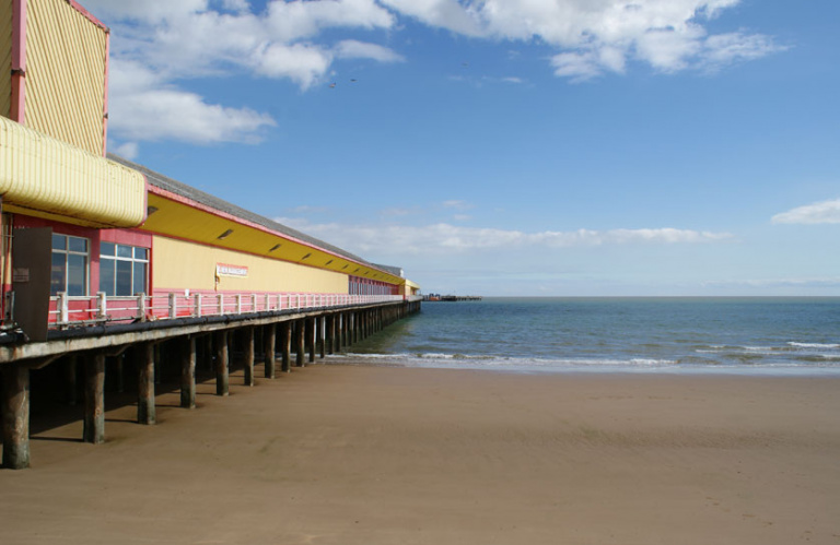Walton Pier beach 1 768x499