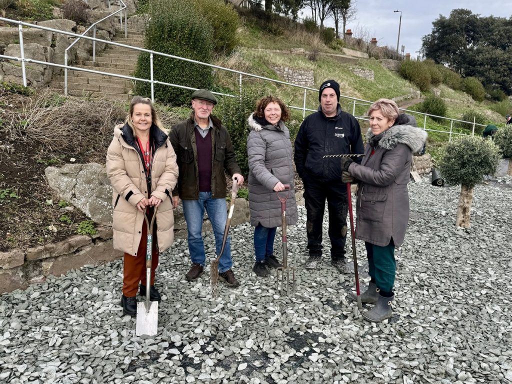 Volunteers dig in to help spruce up Dovercourt seafront