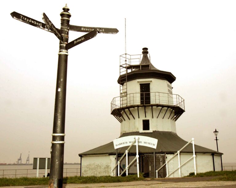 harwich low lighthouse 2 768x612